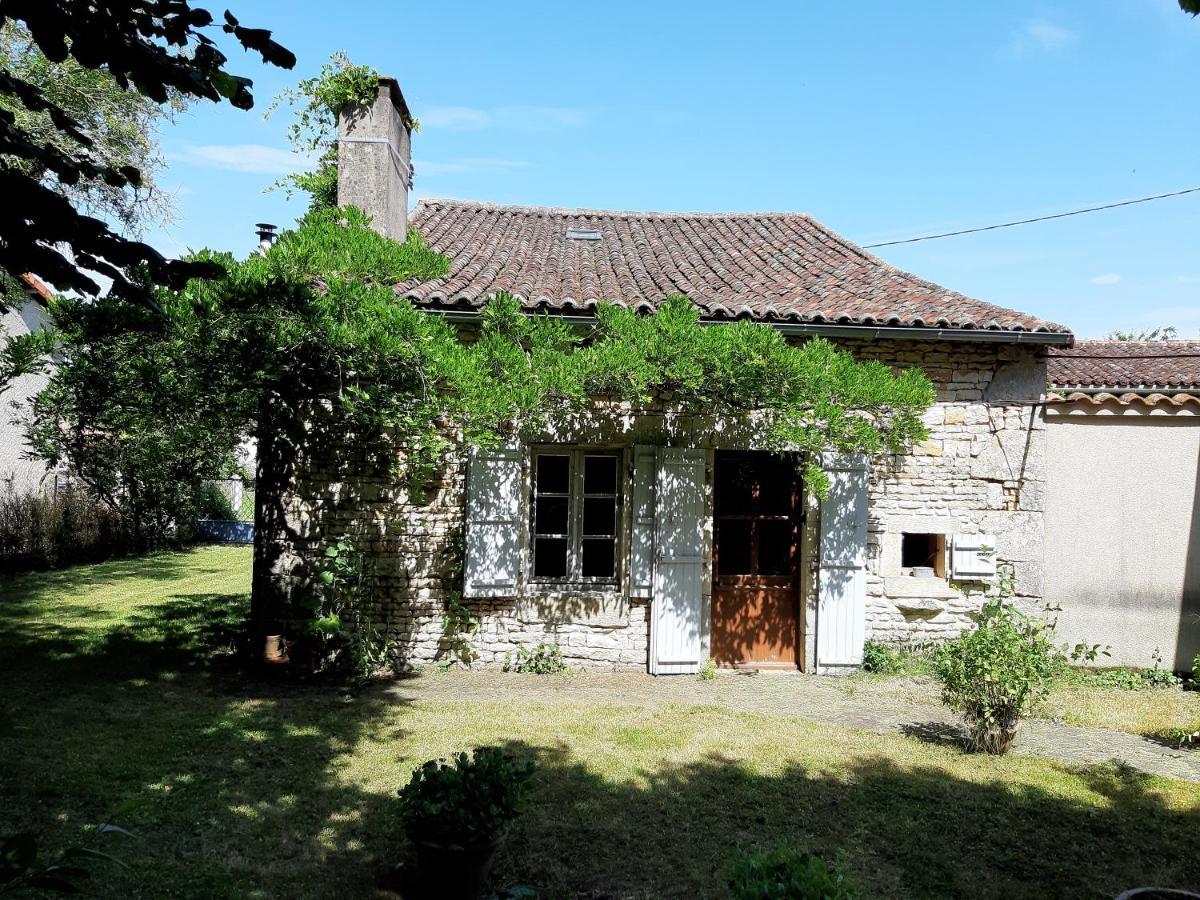 Les Adjots Wisteria Cottage מראה חיצוני תמונה